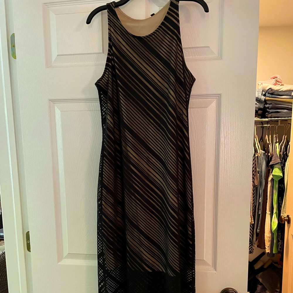 Woman’s Blk dress